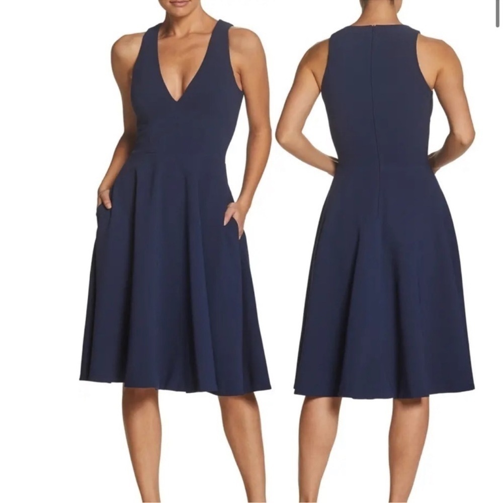 NWOT DRESS THE POPULATION navy blue Catalina crepe v-neck fit-and-flare dress S